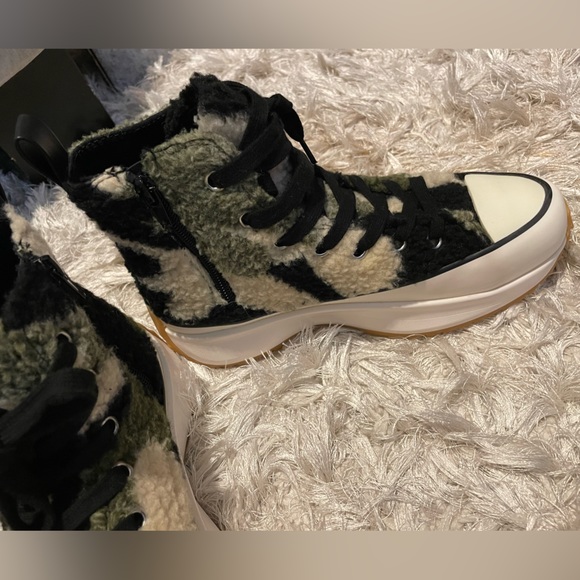 Steve Madden Shaft Fur Camo Sneakers NEW - Picture 8 of 8